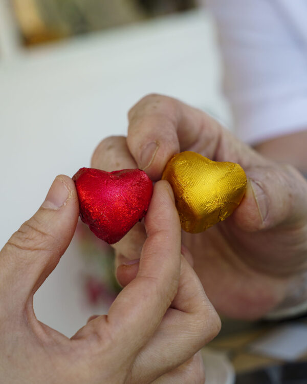 Bite size chocolate hearts (12g) - Image 9