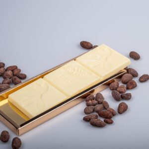 Plain white chocolate. 100g